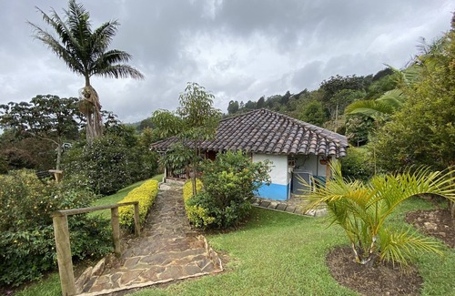 Guarne House | Farm in Guarne, quiet space near Medellín!