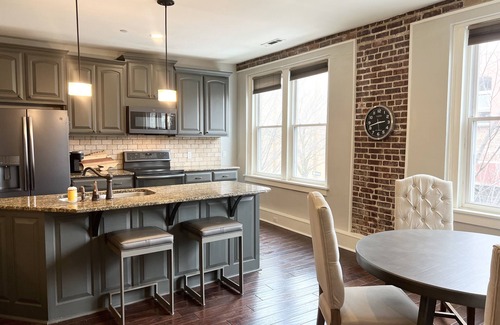 Fayetteville Condo | Farmer's Market Flair! Steps to downtown Fayetteville Square