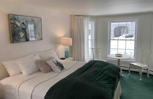 West Dover House | Farmhouse 2 and 3 - Farm Road Estate - 3mi to Mt Snow