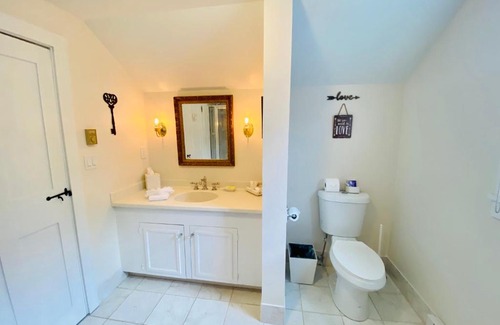 West Dover House | Farmhouse 4 - Farm Road Estate - 3 mi to Mt Snow