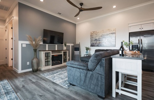 Paso Robles Other | Farmhouse Charm Deck, Firepit, Centrally located & Close to all PR has to offer!