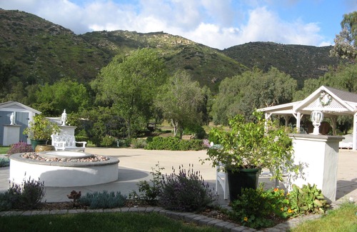 El Cajon Apartment | Farmhouse cottage Retreat with Mountain View’s.