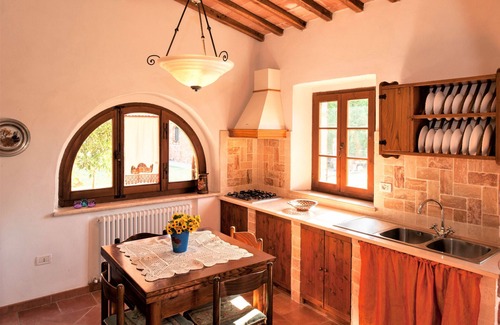 Bollano Apartment | Farmhouse for 4 people with swimming pool in Asciano in the Crete Senesi area
