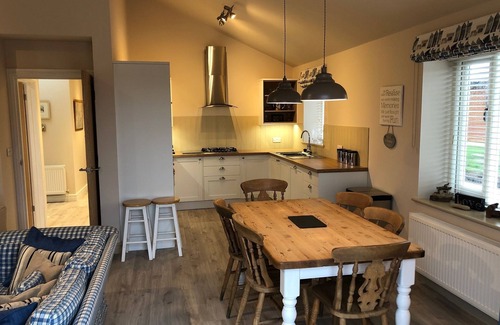 Chichester House | Farmhouse Holiday Lodge, near West Wittering beach, Chichester & Goodwood