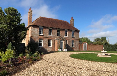 Chichester House | Farmhouse Holiday Lodge, near West Wittering beach, Chichester & Goodwood