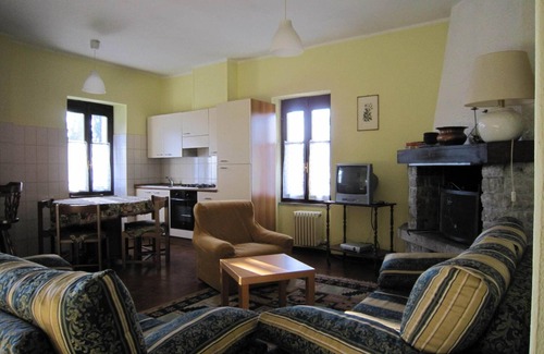 Verbania Apartment | Farmhouse in Verbania with Mountain Views