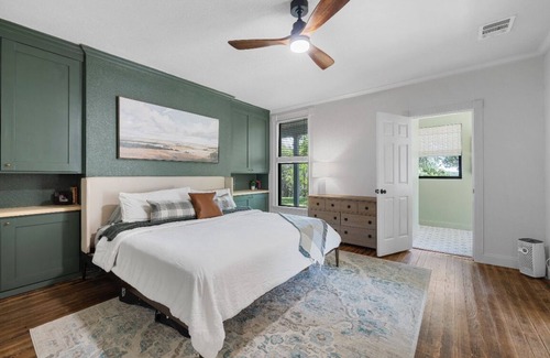 Valley Mills Other | Farmhouse Stay near Waco! Relax with hilltop views, wrap around deck, fire pit!