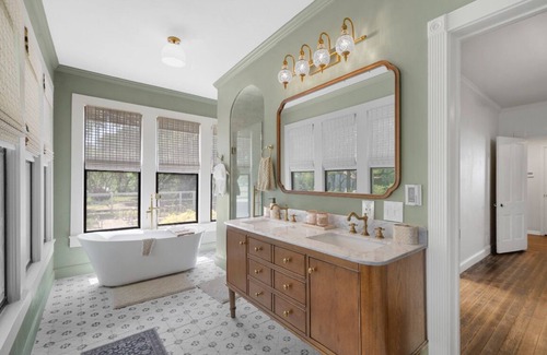 Valley Mills Other | Farmhouse Stay near Waco! Relax with hilltop views, wrap around deck, fire pit!
