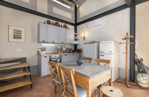 Siena Cottage | Farmhouse with a view