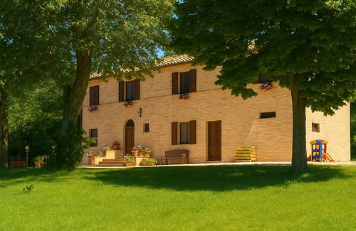 Macerata Apartment | Farmhouse with pool in the Marche region. Farmhouse with swimming pool in the Marche