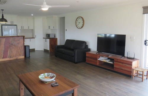 Goughs Bay House | Farr Gough - Close to Lake Eildon