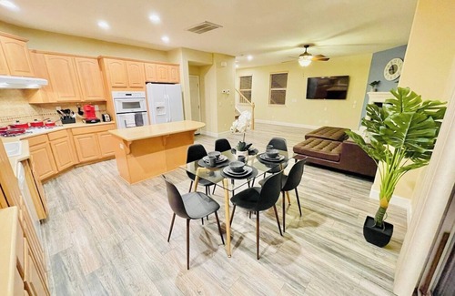 Reno House | Fascinating 4Bdroom/5TV/Sleeps16