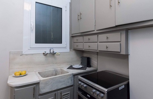 Kypseli Apartment | Fashionable 2 Bd Apt in Ano Kipseli with Balcony