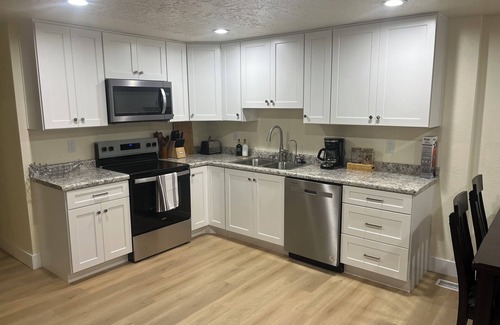 Midvale House | Fast WiFi | Foosball | Close to Conference Centers.