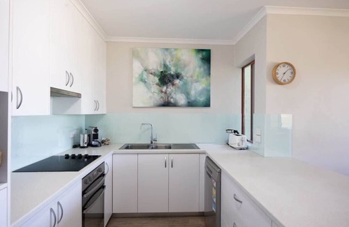 Mollymook Beach Apartment | Fathoms 8 Summary: Fi