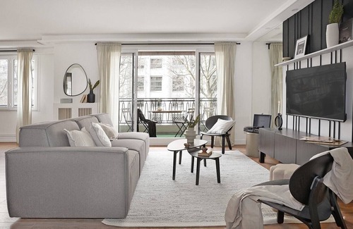 Quartier de l'Ecole-Militaire Apartment | Faubourg - 3 chambres et balcon à Champs de Mars