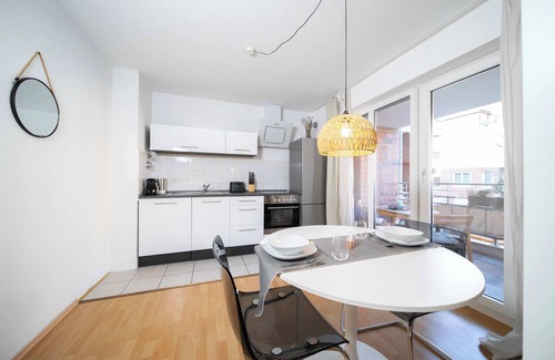 Furth-Sud Apartment | Favorite Stays: StudioM w/Balcony | Kitchen | Trade Fair