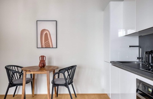 Favoriten Apartment | Favoriten 1BR w/Gym & Lounge, nr Hauptbahnhof by Blueground