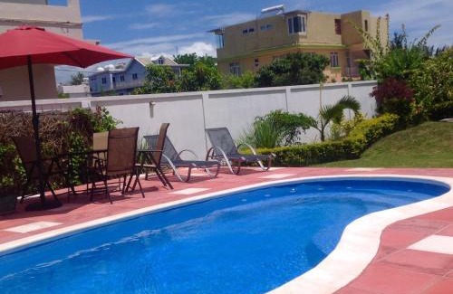 Flic-en-Flac Villa | Fayruz Villa is a 3 bedroom, 3 bathroom detached house with AC and swimming pool 5 minutes walk from Flic en Flac public beach