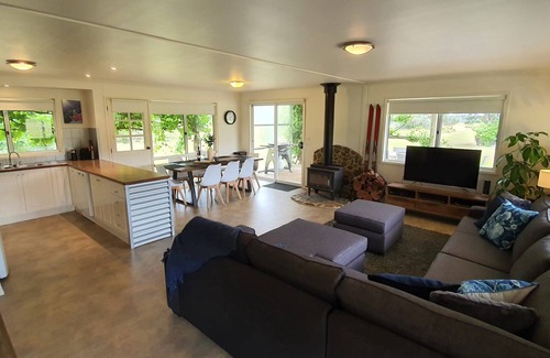 Smoko House | Feathertop Views - Part Alpine ski lodge and part private country estate