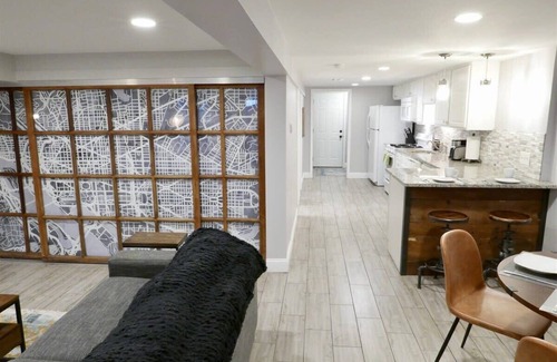 Bloomingdale Apartment | Federalist Style Rowhouse sleeps 4 with parking