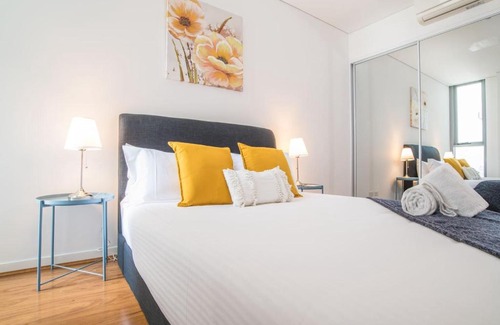 Wentworth Point Apartment | “Feel at Home” 1bed1bath Wentworth Point APT