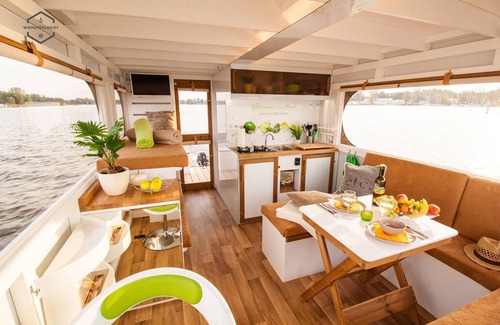 Bad Saarow Cabin | Feel-good boat DELFIN in Bad Saarow (mooring) - Feel-good boat houseboat vacation