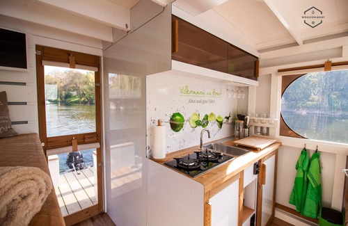 Bad Saarow Cabin | Feel-good boat DELFIN in Bad Saarow (mooring) - Feel-good boat houseboat vacation