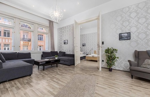 Erzsebetvaros Apartment | Feel Luxury in City Center of Budapest