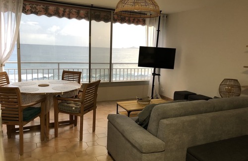 Ajaccio Apartment | "FEET IN THE WATER" AT AJACCIO RTE DES SANGUINAIRES - 4 PERSON APARTMENT
