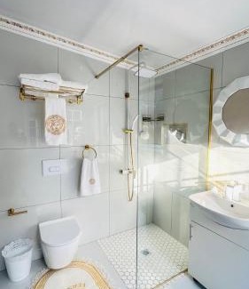 Port Elizabeth House | Fela in Versace House