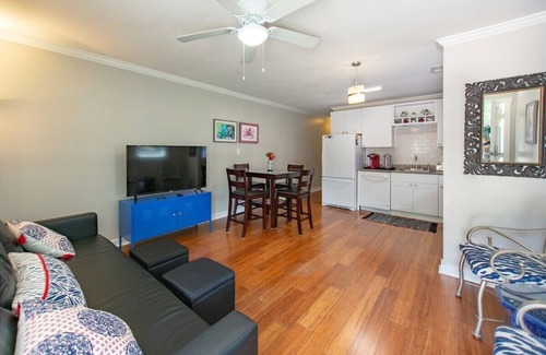 Duke Park House | Fenced+2 Families+DownTown+Sleeps 8+Pets+FastWiFi+