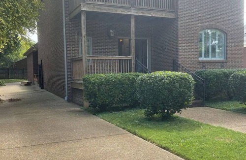 Murfreesboro House | FENCED IN 3 Bedroom Walkable to Desirable Downtown Setting