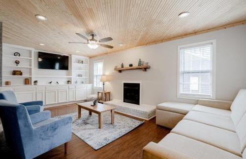 Columbia House | Fenced Yard 10 Mins to Lake Murray