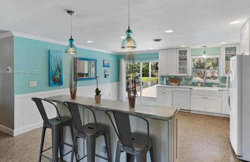 North River Shores House | Fenced Yard, All 3 Beds King-Size, Walking Neighborhood & Ocean Access