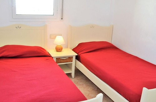 Llanca Apartment | FENER DE DALT 5 Magnificent apartment with community pool and sea views