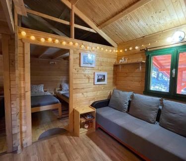 Zetea Ski Chalet | Fenyőtoboz kulcsosház