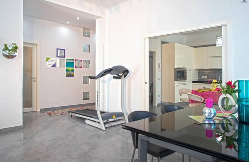 Naples City Centre Apartment | FERDINANDO ARTHOUSE OVERSIZED MODERN APARTMENT
