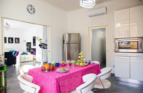 Naples City Centre Apartment | FERDINANDO ARTHOUSE OVERSIZED MODERN APARTMENT