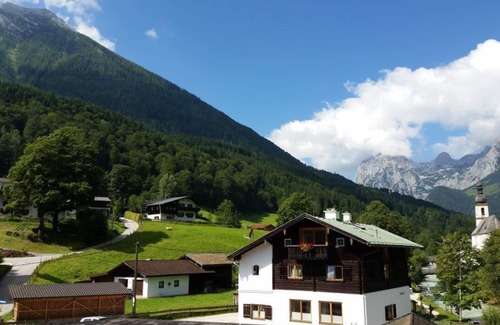 Ramsau Apartment | Ferienwohnung Ausblick*, 1-4 Personen, Dusche/WC + Badewanne, Balkon, TV, 2 Schlafzimmer, Dachgeschoss
