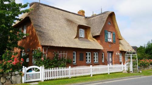 Oevenum Apartment | Ferien unterm Reetdach Whg 03