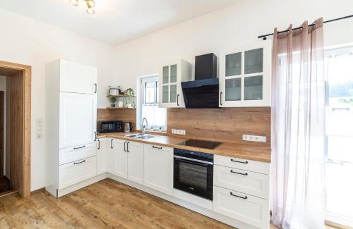 Prackenbach Apartment | Ferienbahnhof Fichtental Gleisblick Lounge