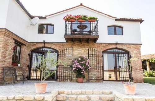 Varna House | Ferienhaus auf zwei Etagen, mit Garten und überdachtem Grillplatz