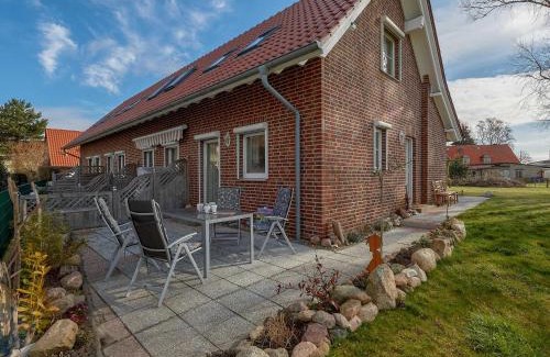 Lobbe Apartment | Ferienhaus Lobbe - Wohnung 01 mit Terrasse strandnah