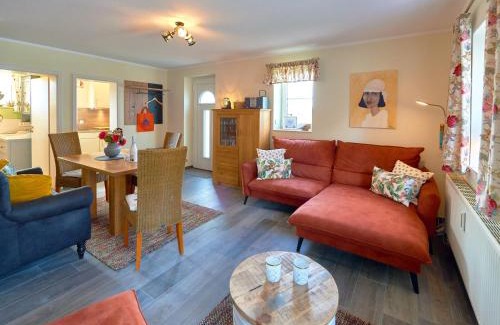 Lobbe Apartment | Ferienhaus Lobbe - Wohnung 01 mit Terrasse strandnah
