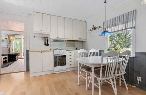 Vase House | Ferienhaus mit Anleger Fürs Eigene Boot am Värnern, Ideal zum Angeln und Baden