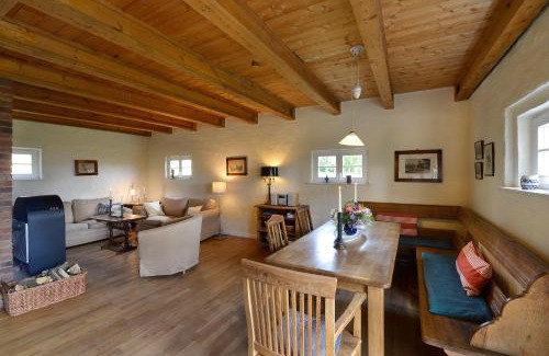 Grubnow House | Ferienhaus-Remise-direkt-am-Wasser-im-Gut-Grubnow-Ruegen