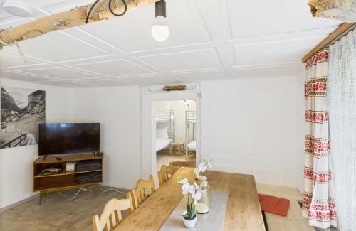 Buers House | Ferienhaus zum Klettersteig - Kletterwand, Abstellraum für Ski oder Bikes, Sauna, Kellerbar,