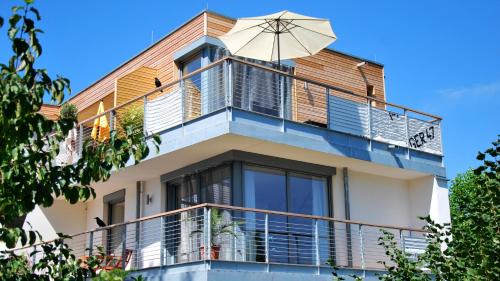 Kressbronn Apartment | Ferienwohnung Seeufer - Exklusiv direkt am See mit großer Terrasse in Kressbronn