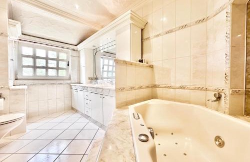 Loehne Apartment | Ferienwohnung 2-4 Pers WLAN und Parkplatz, HDZ und Kliniken in der Nähe, direkt an der A2 und A30 gelegen